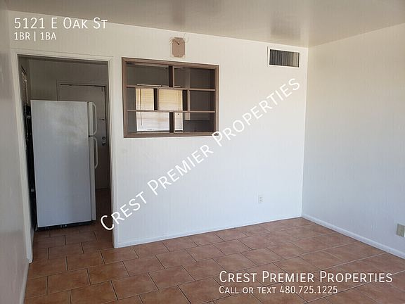 2nd image of 5121 E Oak St