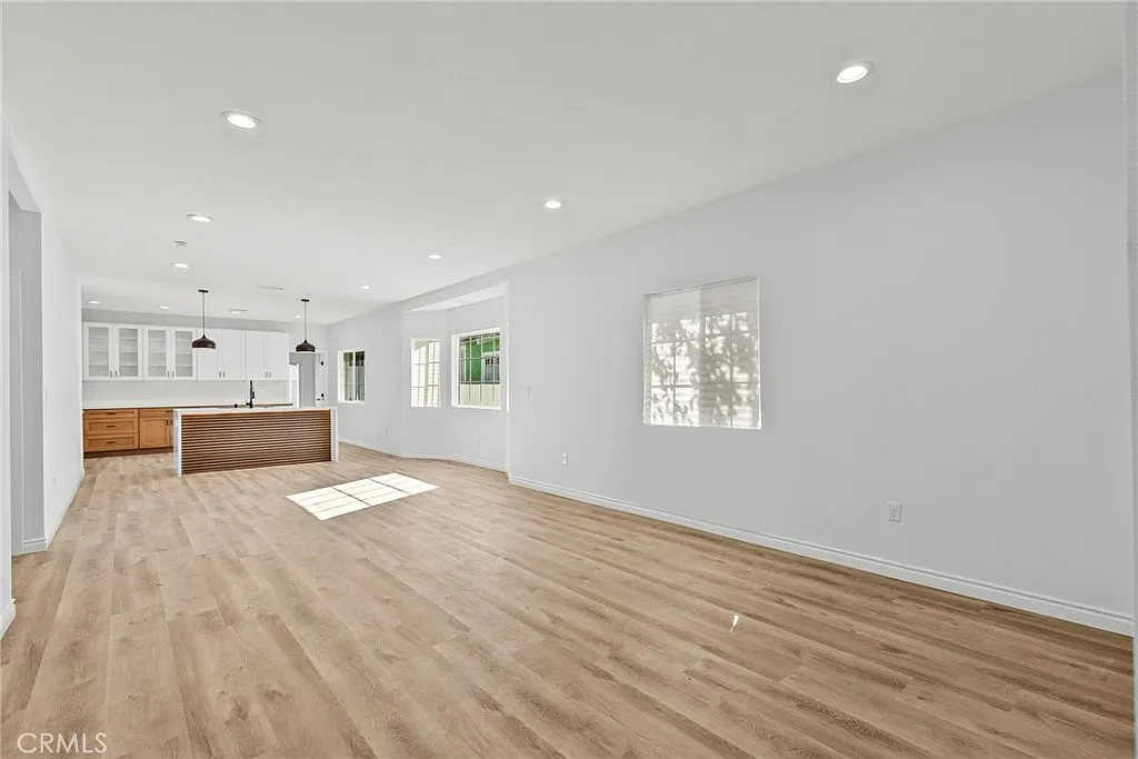 3 bed, 2000 sqft, $5,250 — Photo 2