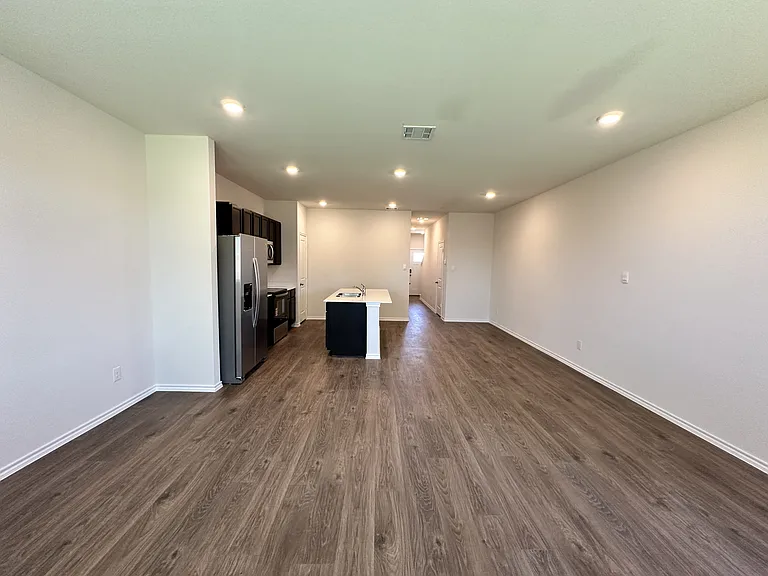 634 White Ash Dr — Photo 3