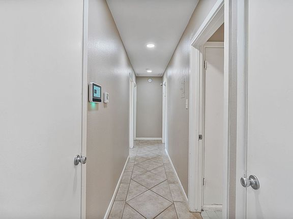 3rd image of 513 Greenway Dr