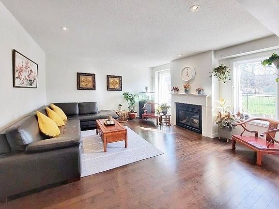 4th image of 56 Vinifera Dr