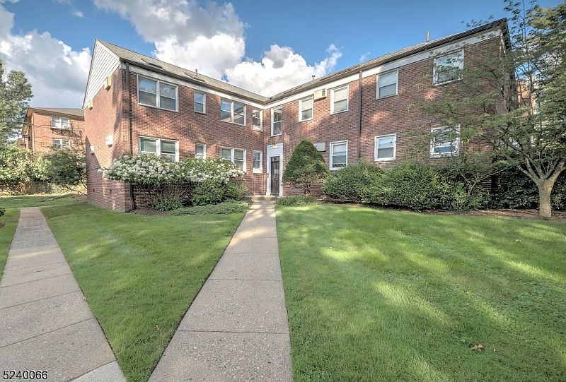 1st image of 349 Bloomfield Ave #118