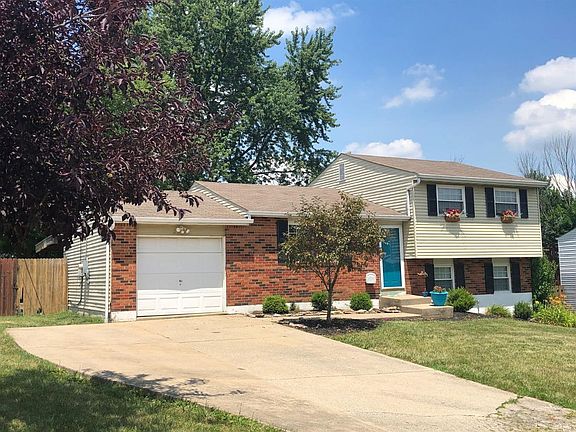 2nd image of 2868 Spruceway Dr