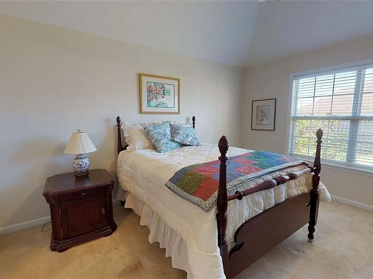 631 Glenmede Ln — Photo 10