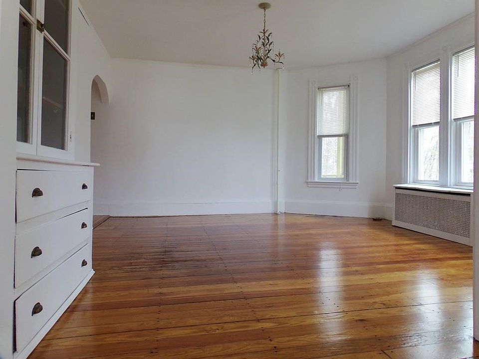1st image of 21 Fales St #1