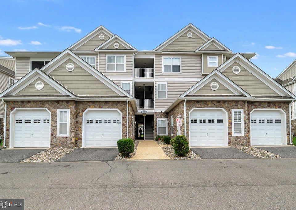 1st image of 3403 S Sagamore Dr #I