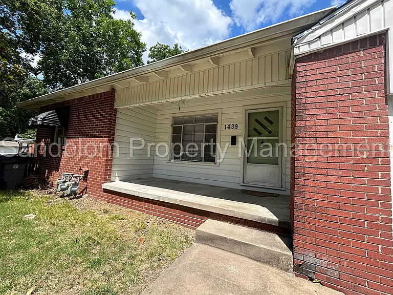 1439 S Louisville Ave — Photo 2