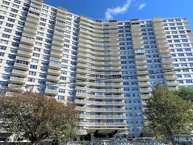 1st image of 2100 Linwood Ave APT 4S