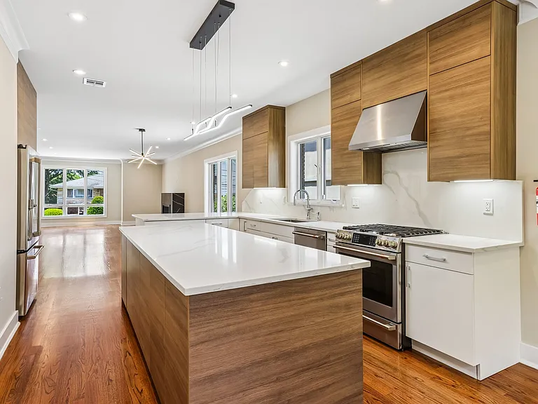 211 Warwick Ave #1 — Photo 13