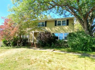 23 Pembroke Dr, Endicott, NY 13760