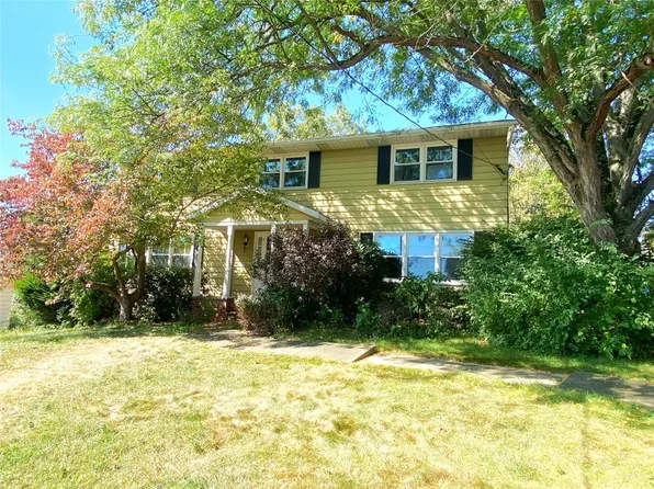 23 Pembroke Dr, Endicott, NY 13760