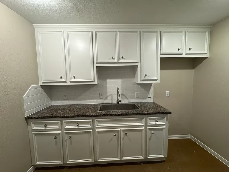 303 E John Alber Rd #B — Photo 2