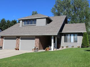 1417 11th St SW, Minot, ND 58701