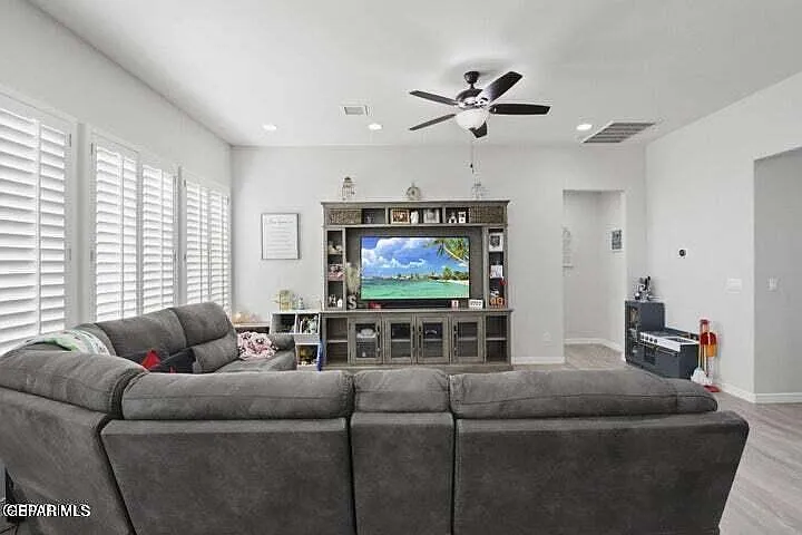 905 Cottage Pl — Photo 23