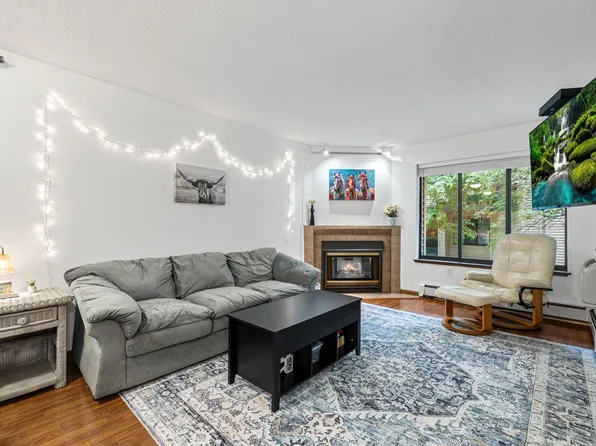 7618 York Ave S APT 1218, Edina, MN 55435