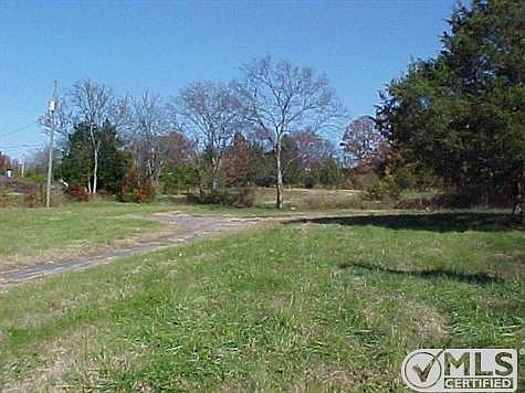 4th image of 2725 Whites Creek Pike