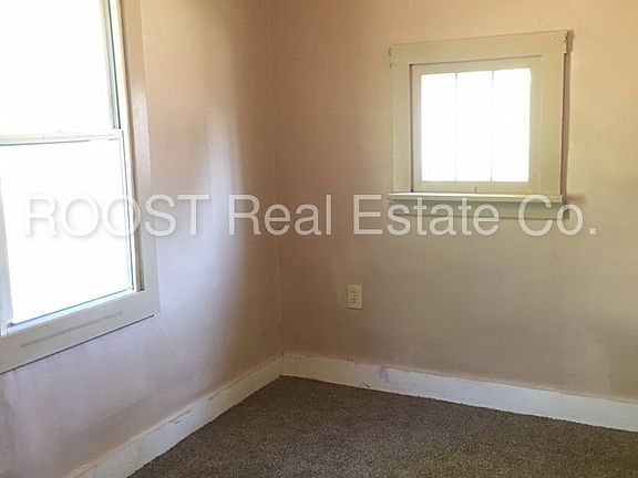 4th image of 176 E Race St