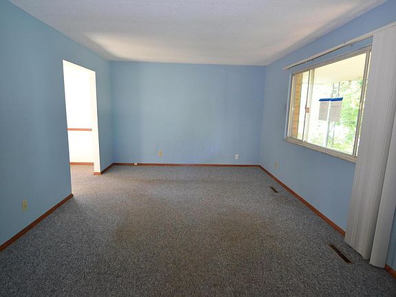 4th image of 2486 Parlin Dr