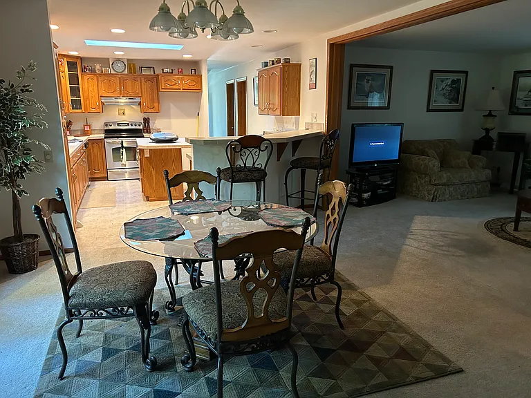 1360 Cypress Ct — Photo 9