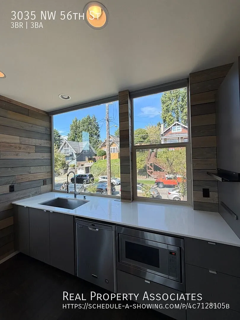 Ballard Townhouse — Photo 4