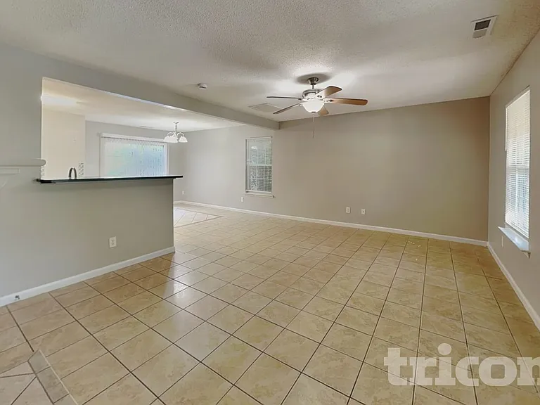 4812 Silverdene St — Photo 3