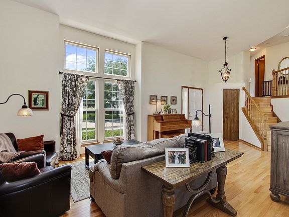 2nd image of 1088 Cambridge Dr