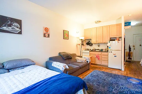 Rented by City Connections Realty | media 9