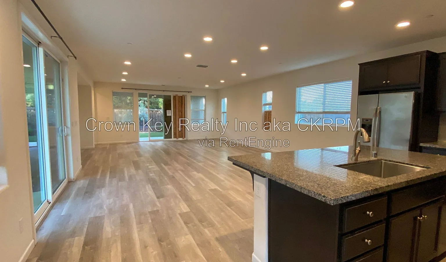 4 bed, 4.0 bath, 3005 sqft, $3,500 — Photo 3