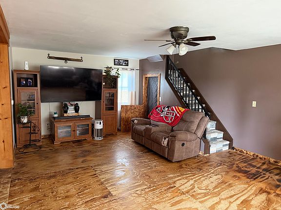 5th image of 210 Johnston St