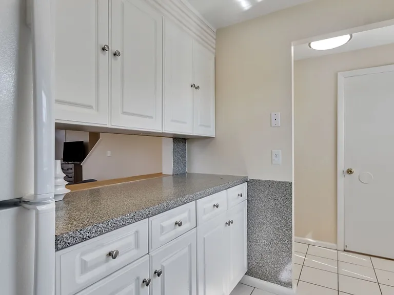 West Hill Apartments — Photo 17