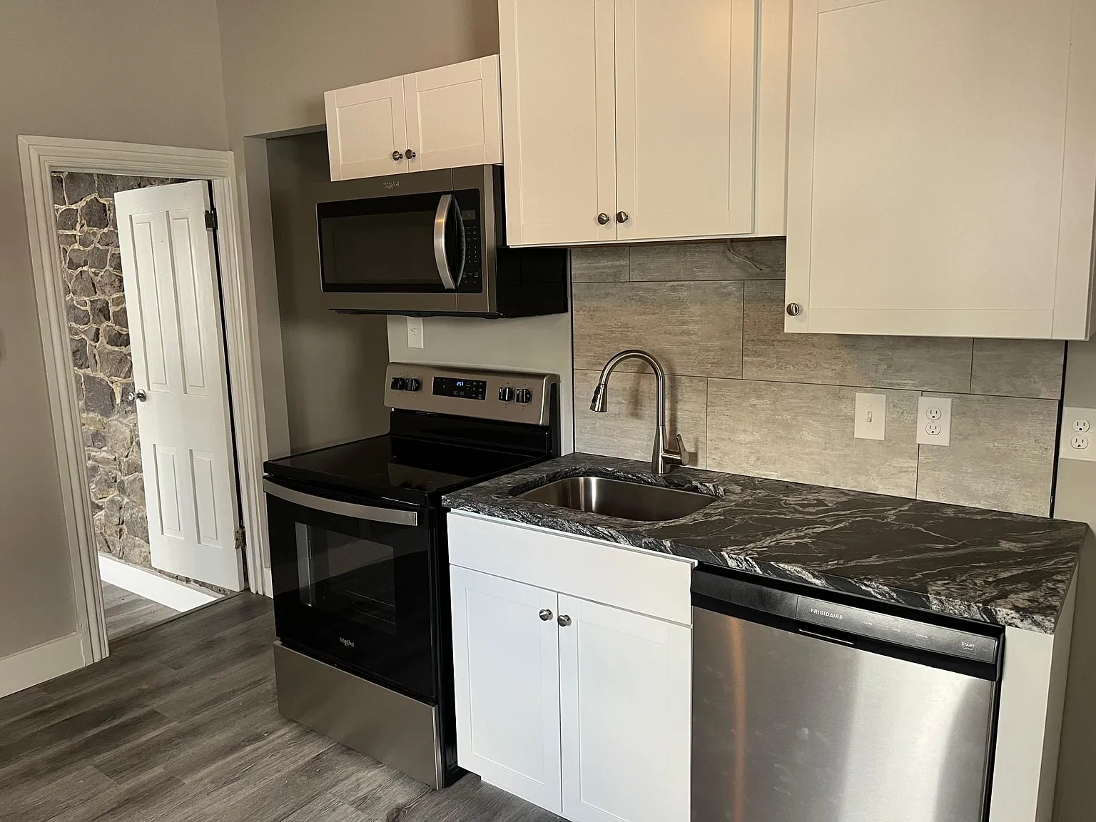 1 bed, 750 sqft, $1,285 — Photo 3