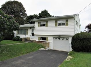 47 Ryerson Rd, New Hampton, NY 10958