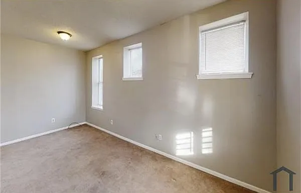 3220 E 10th St — Photo 3