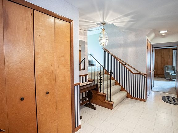 3rd image of 18291 Meadow Ln