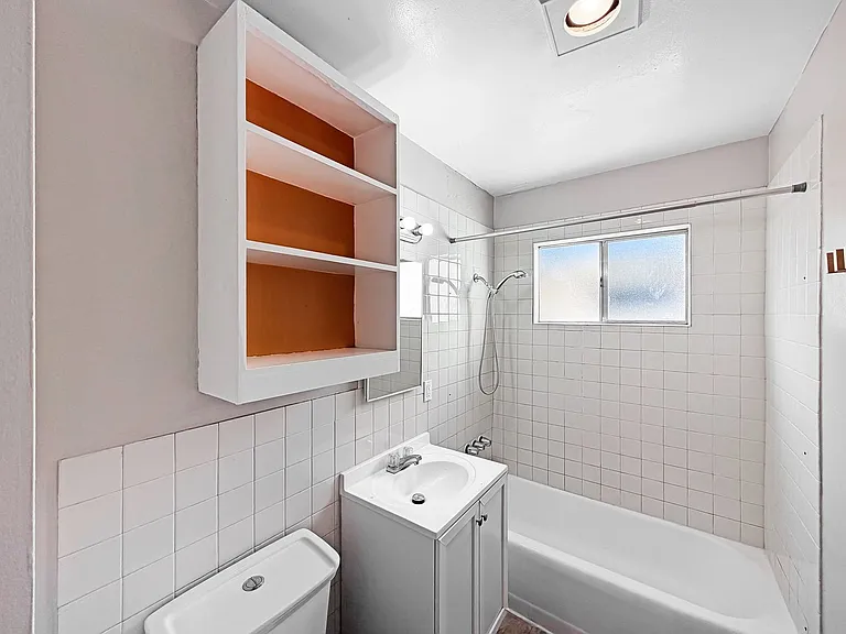 SD: Comfortable 3BD/1.5BA Apartment in Normal Heights with Reserved Parking — Photo 14