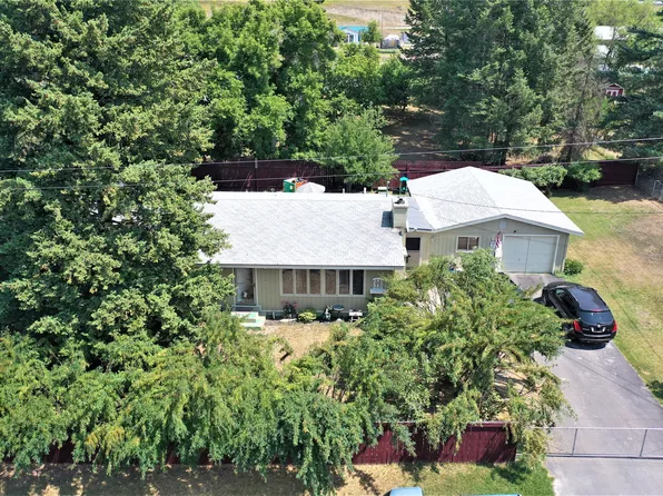 690 5th St E, Eureka, MT 59917