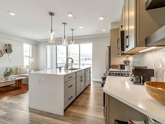 5th image of 1745 S Pearl St #101
