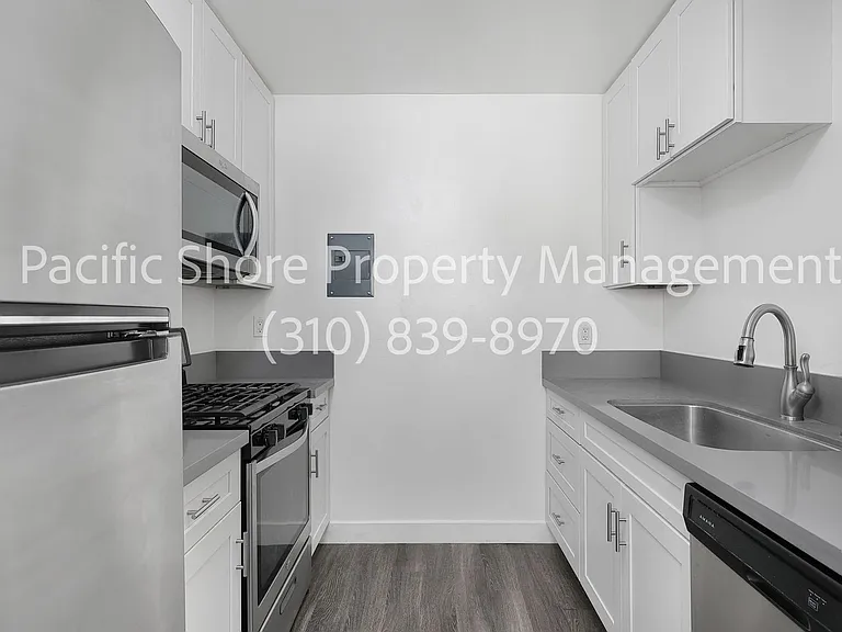 868 West Knoll Apartments — Photo 11