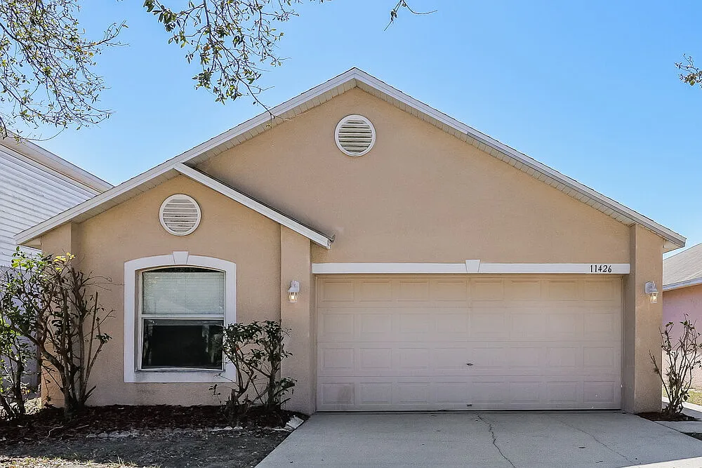 3 bed, 2.0 bath, 1292 sqft, $3,250 — Photo 1