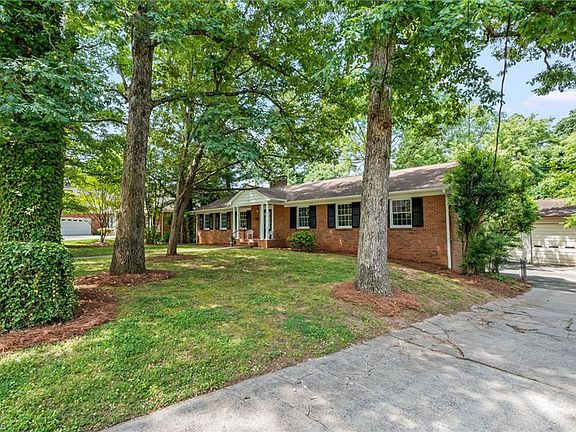 5th image of 332 Grandview Dr