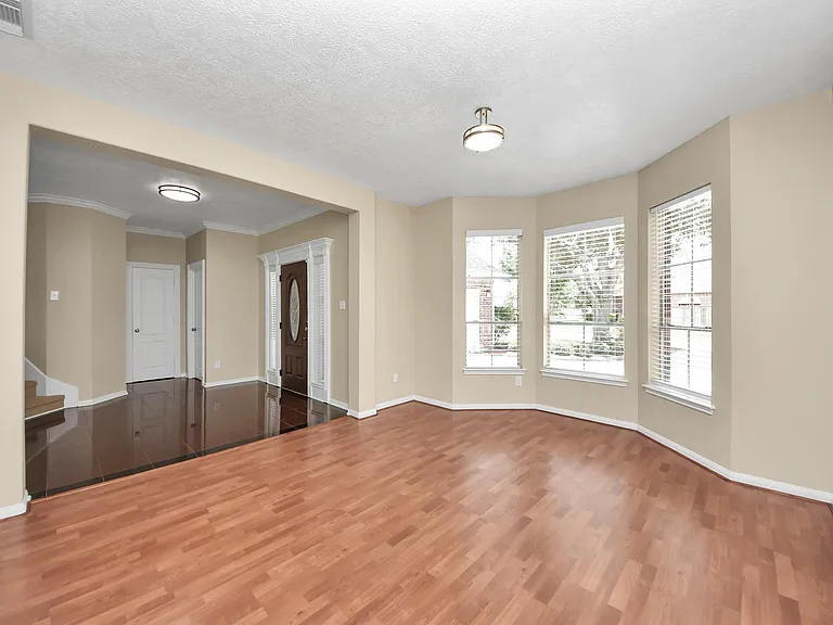 435 Leisure Dr — Photo 7