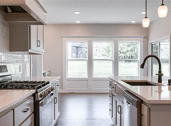 4th image of 9332 N Chatham Ave