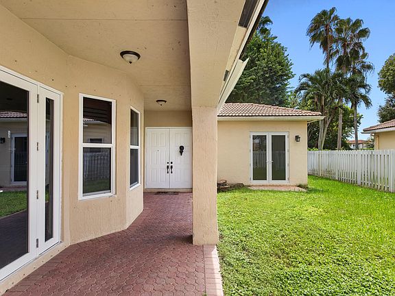 3rd image of 2731 SW 130TH Terrace
