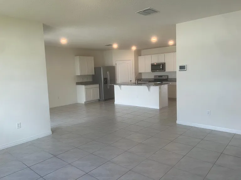 472 Lily Ln — Photo 3