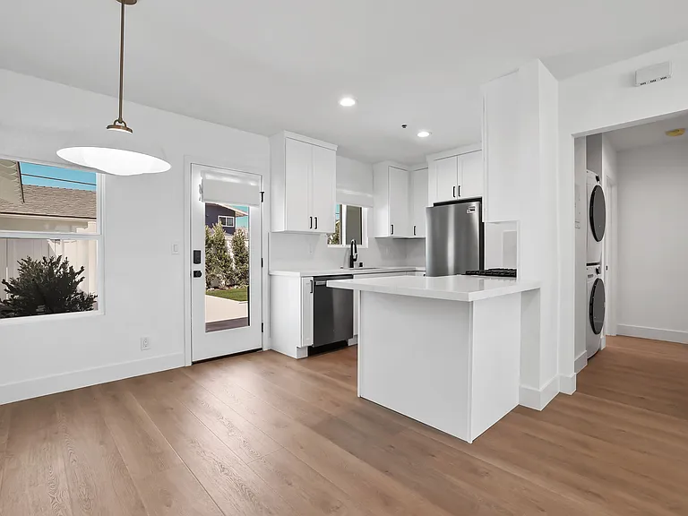 1502 Coral Pl — Photo 10
