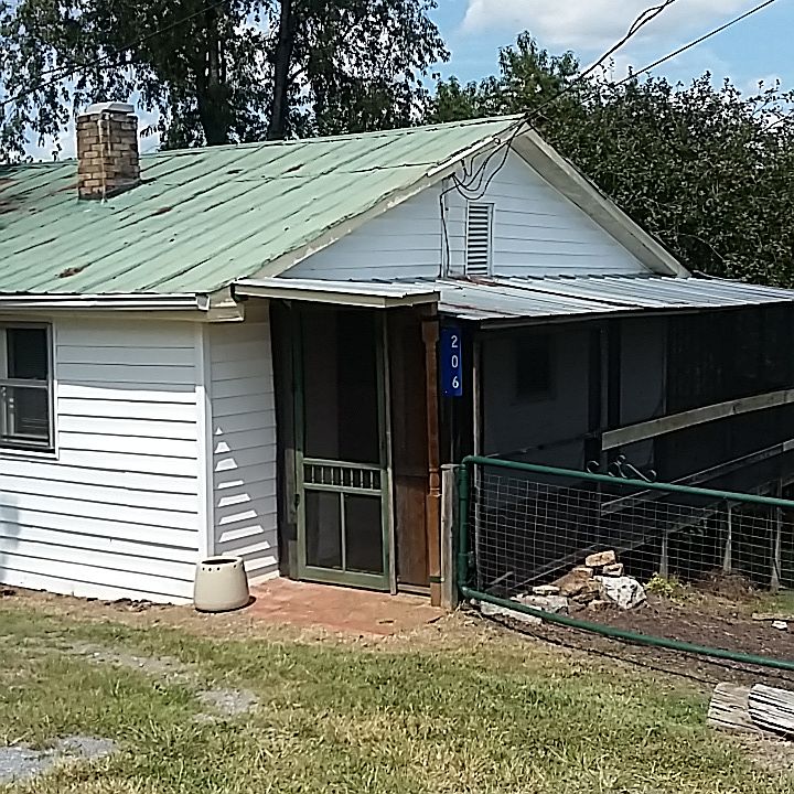 1st image of 206 McMackin Dr