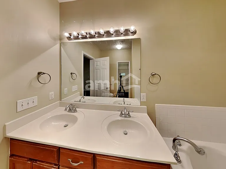 2495 Oak Hill Dr — Photo 12