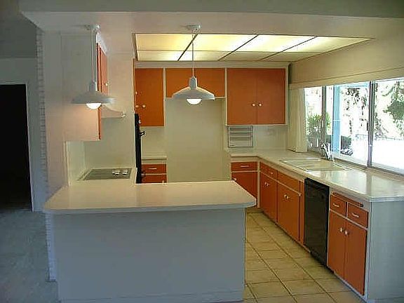 old kitchen -pre-remodel