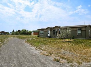 4522 Cottonwood Grove Ranch Rd, Mackay, ID 83251