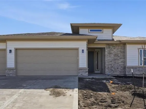 1599 Grayhawk Dr, Basehor, KS 66007